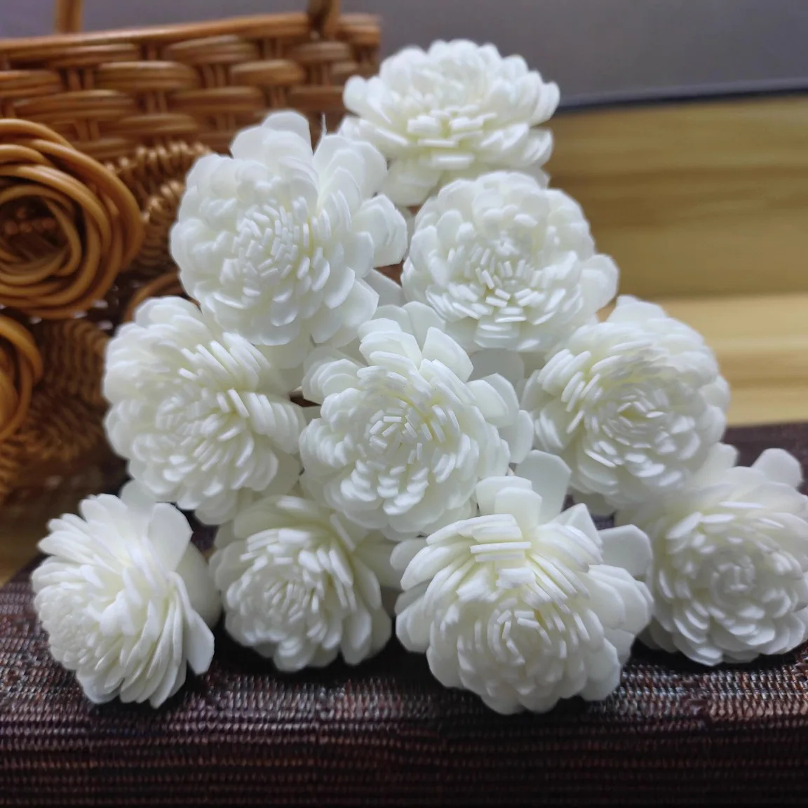10개 아로마 디퓨징 스틱과 화이트 폼 플라워 조합,  - Aromatherapy Diffuser 리뷰 및 가격